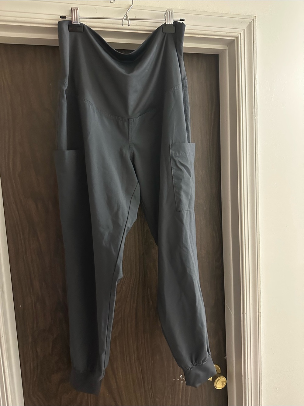 Med Couture Maternity scrubs Dark Gray Cargo Jogger Pants Medium